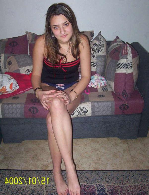 15P Pictures of an amateur busty hottie