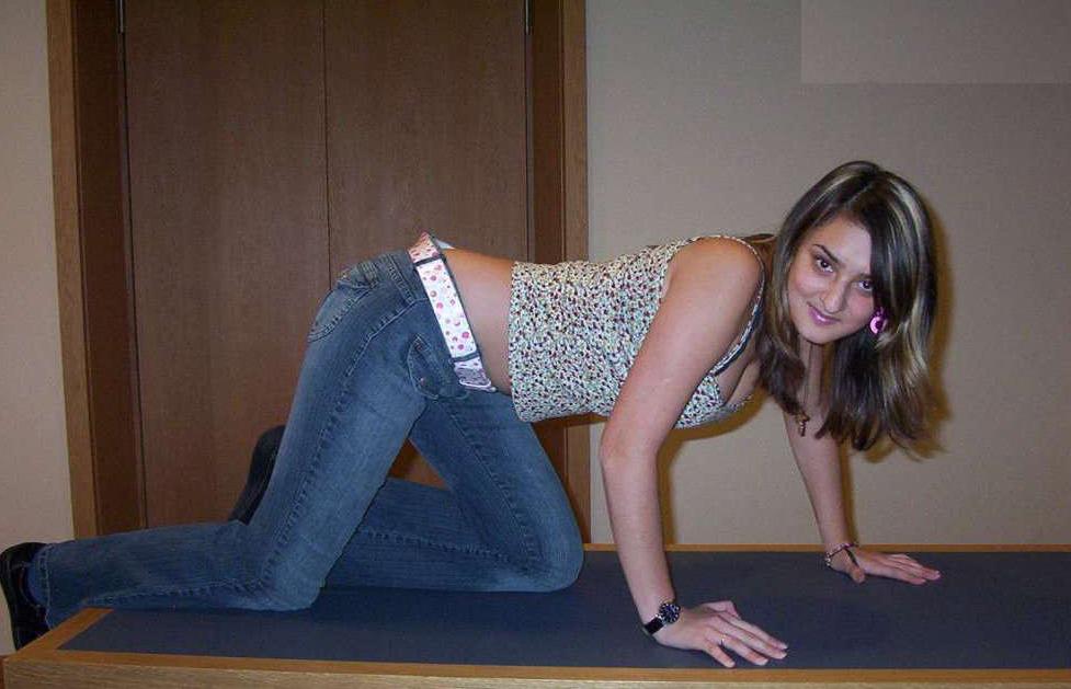 15P Pictures of an amateur busty hottie