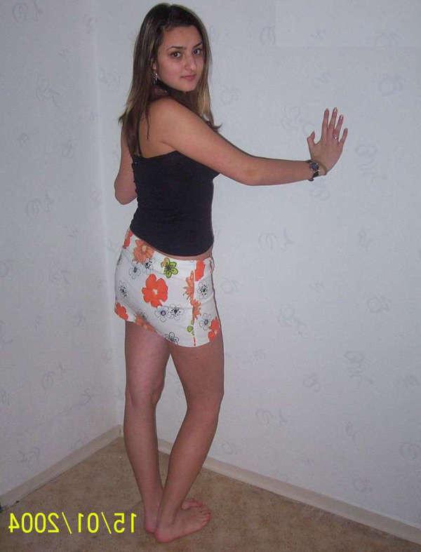 15P Pictures of an amateur busty hottie