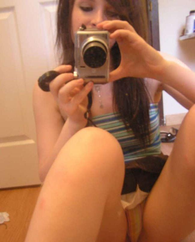 16P Pictures of self-shooting sexy girls