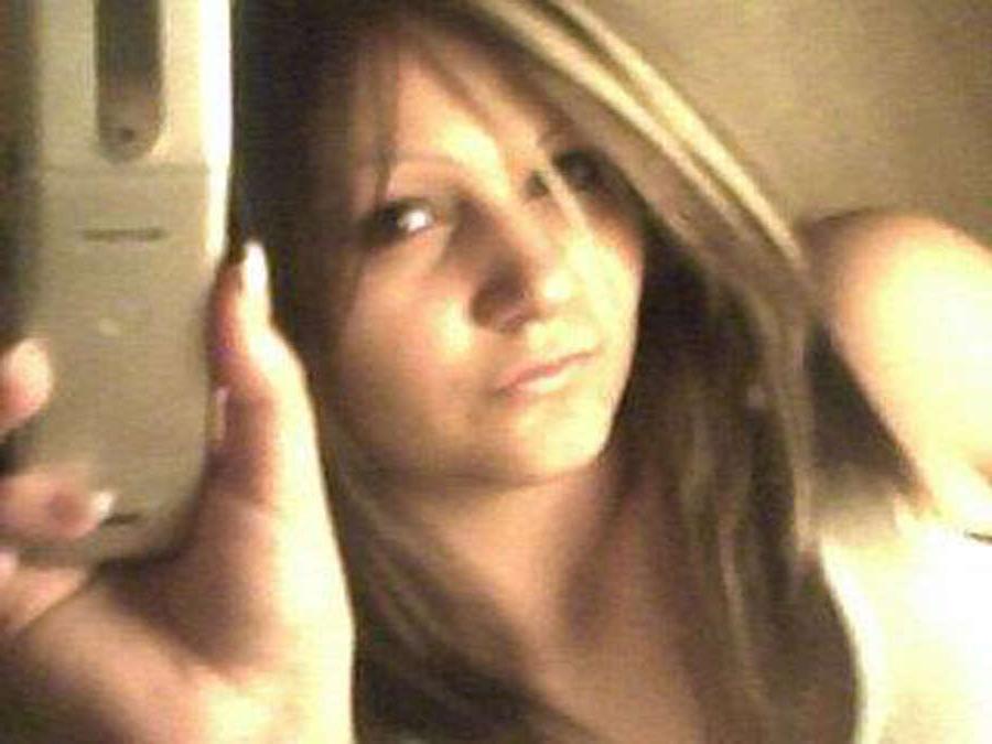 16P Photo set of self-shooting pretty girlfriends