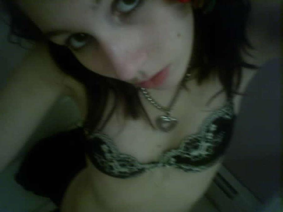 16P Photo set of self-shooting pretty girlfriends