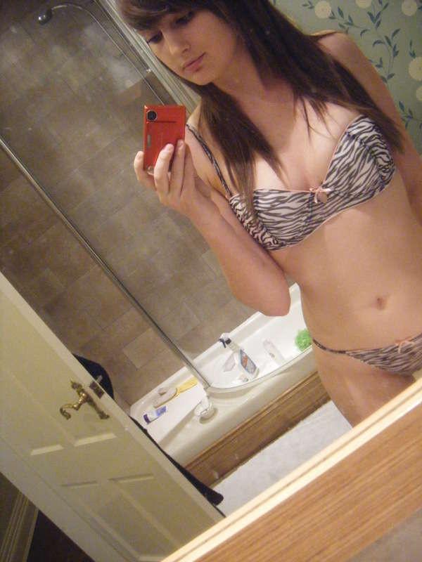 16P Pictures of a sexy busty GF selfshooting