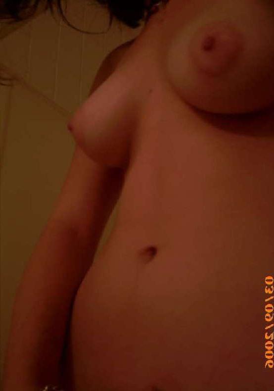 15P Nice collection of a busty naked teen's hot selfpics