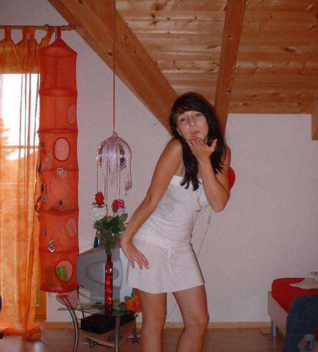 15P Photos of Samara getting kinky on cam