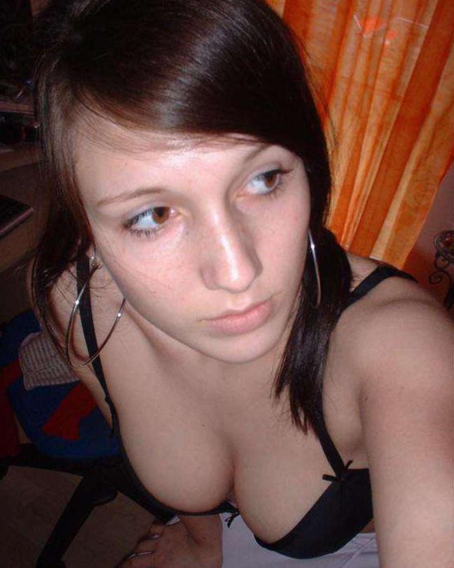 15P Photos of Samara getting kinky on cam