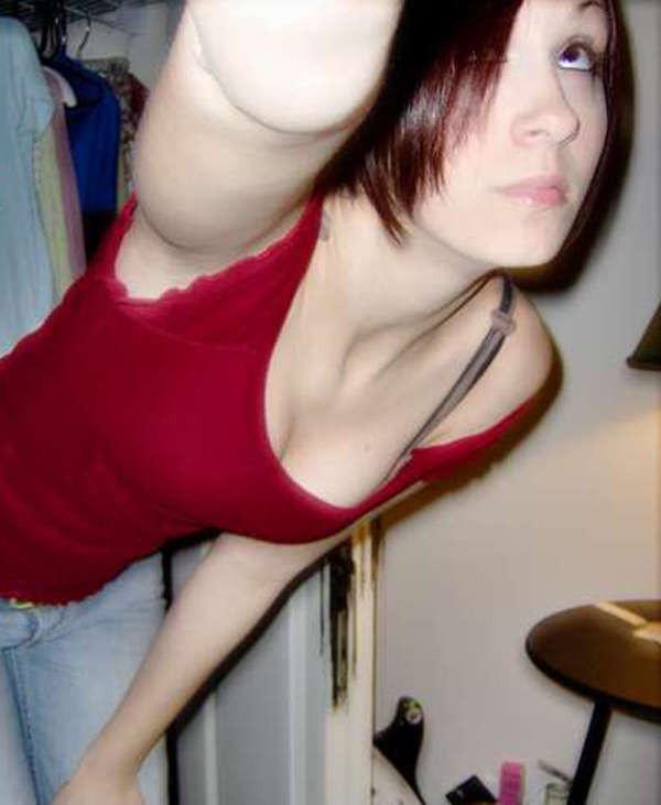 16P Pictures of various camwhore amateur hotties
