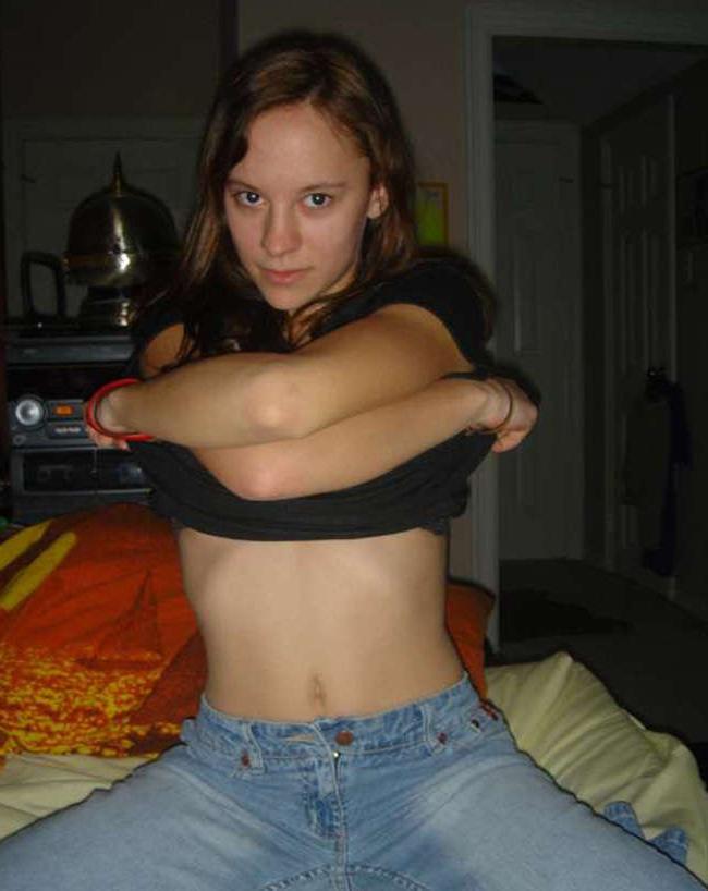 15P Pictures of a cutie junior chick who got naked