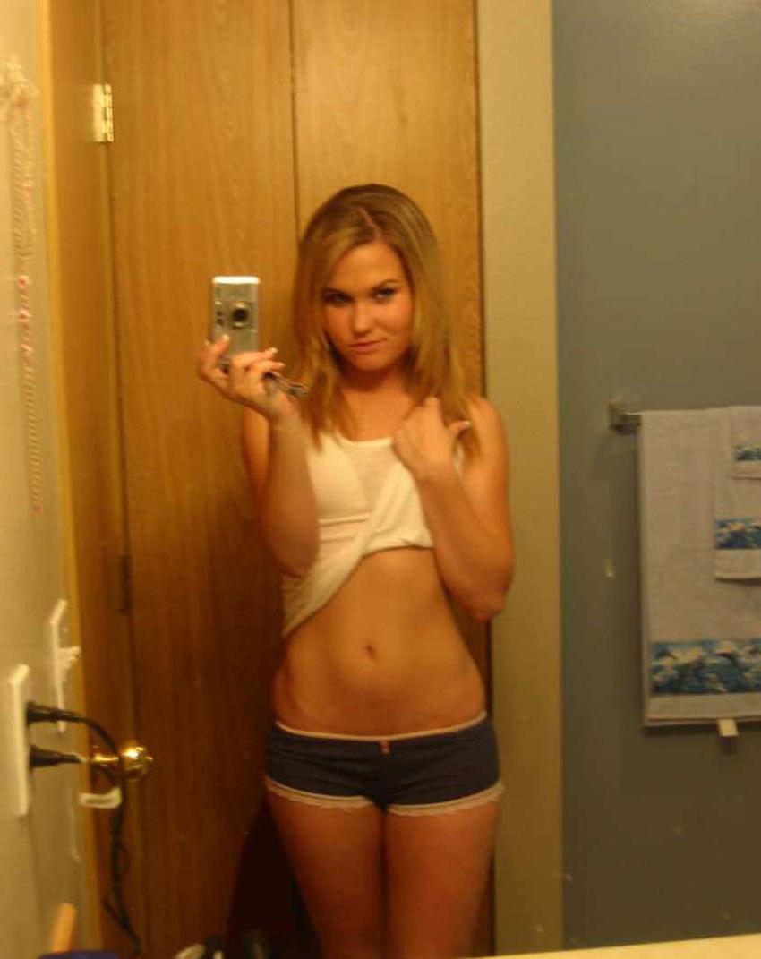 16P Nice picture set of hottie girlfriends