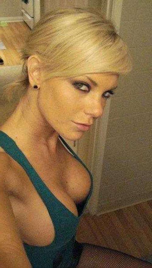 16P Photos of self-shooting bombshells