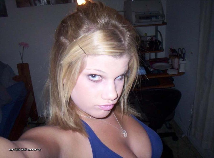 16P Pictures of a big-tittied self-shooting hottie