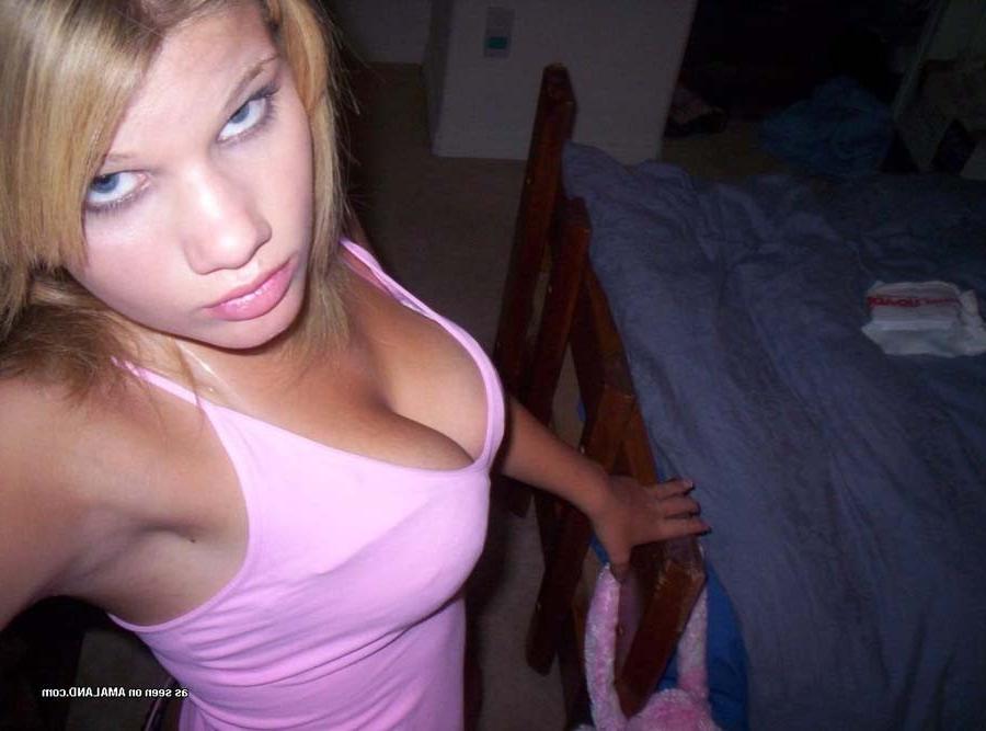 16P Pictures of a big-tittied self-shooting hottie