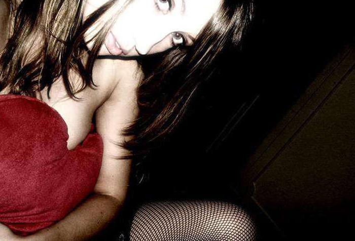 16P Pictures of a self-shooting girlfriend