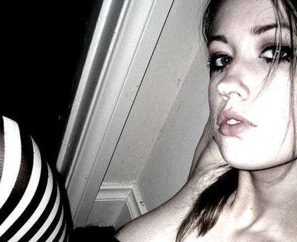 16P Pictures of a self-shooting girlfriend