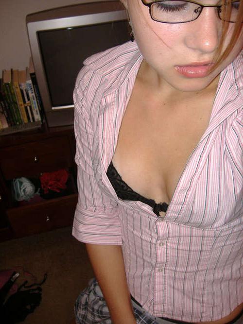 15P Pictures of three hotties in their sexy poses