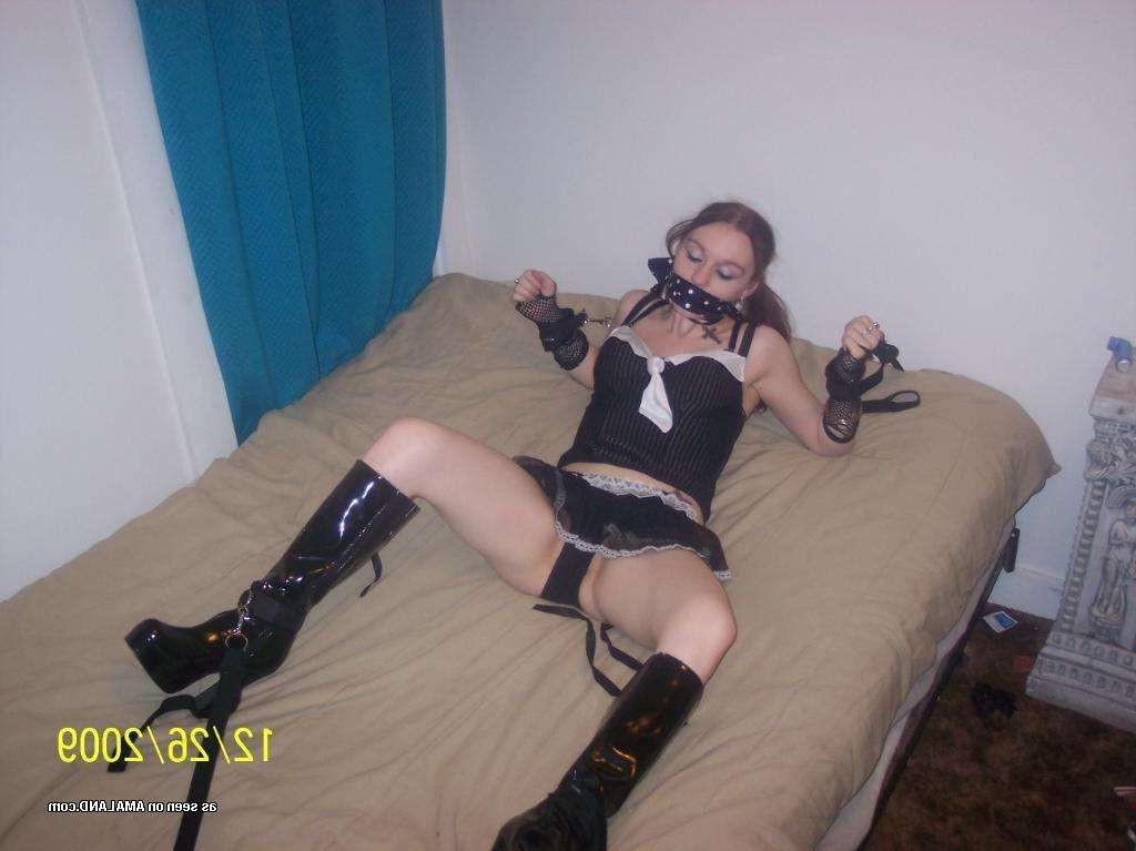 18P Photos of two amateur sluts who are into kinky bondage|http://galleries2.amaking