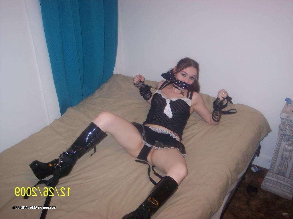 18P Photos of two amateur sluts who are into kinky bondage|http://galleries2.amaking
