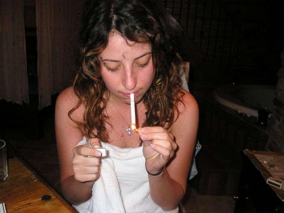 18P Photos of an amateur couple fucking in their cabin|http://galleries2.amakings.co