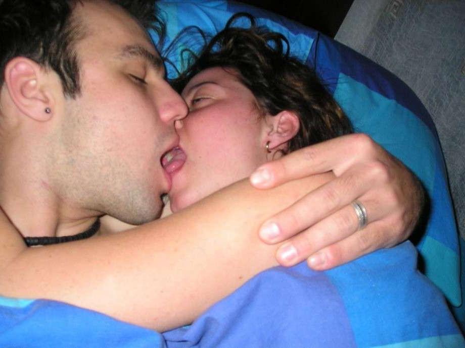 18P Photos of an amateur couple fucking in their cabin|http://galleries2.amakings.co