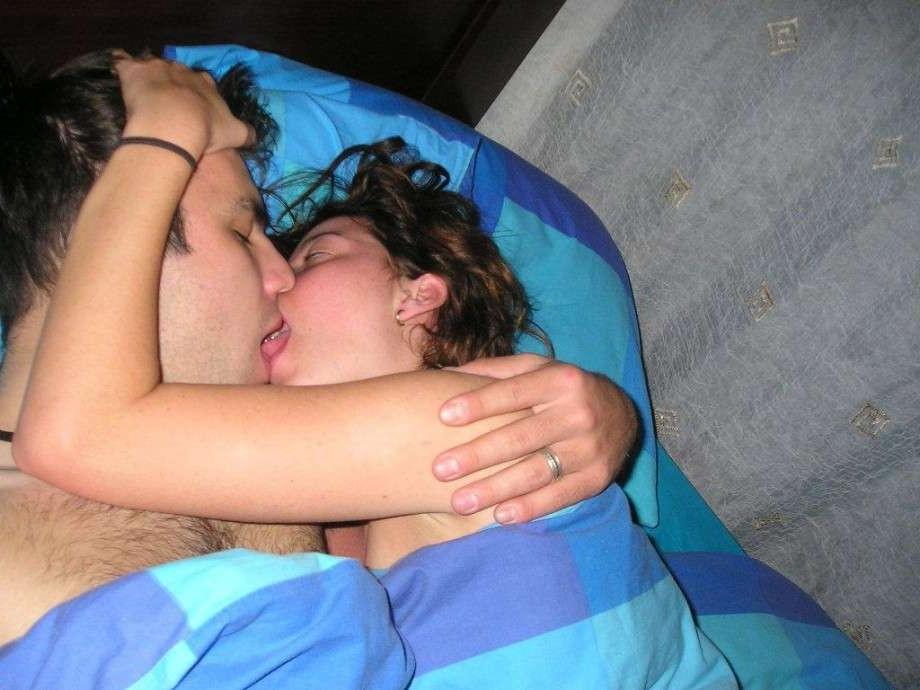 18P Photos of an amateur couple fucking in their cabin|http://galleries2.amakings.co