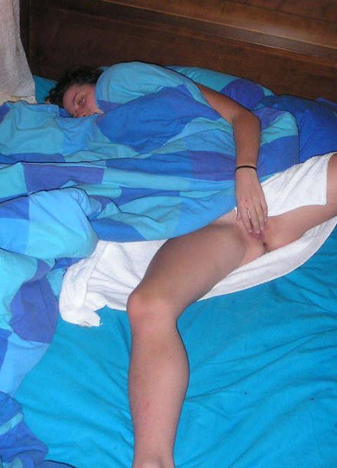 18P Photos of an amateur couple fucking in their cabin|http://galleries2.amakings.co