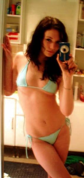 16P Collection of photos of a self-shooting pretty brunette