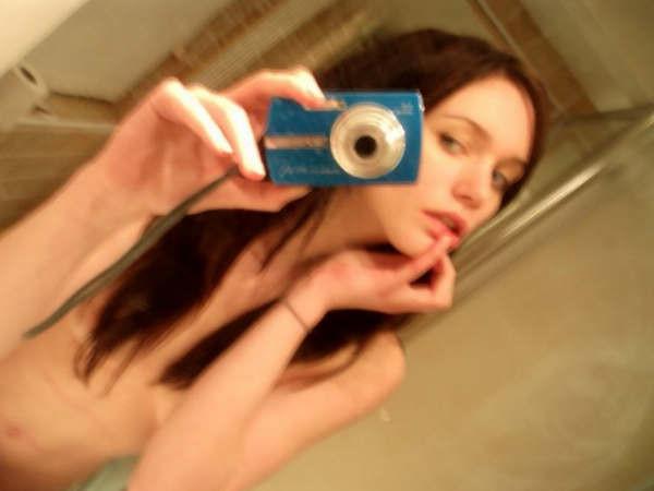 16P Collection of photos of a self-shooting pretty brunette