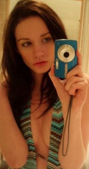 16P Collection of photos of a self-shooting pretty brunette