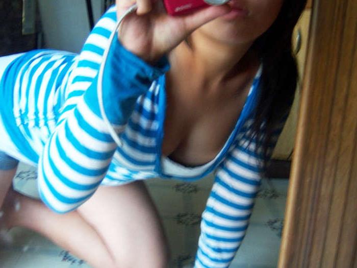 15P Photos of self-shooting gorgeous babes