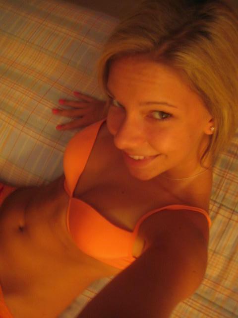 16P Photos of two hot chicks who love to camwhore