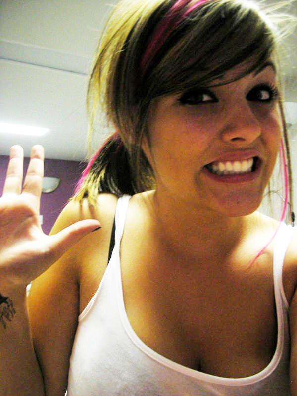 16P Photos of a gorgeous amateur camwhoring chick