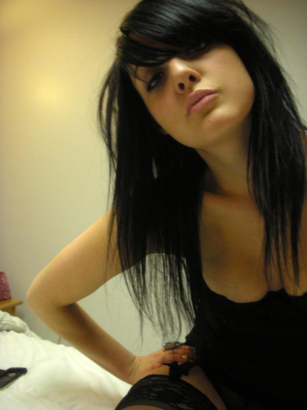 16P Photos of a gorgeous amateur camwhoring chick