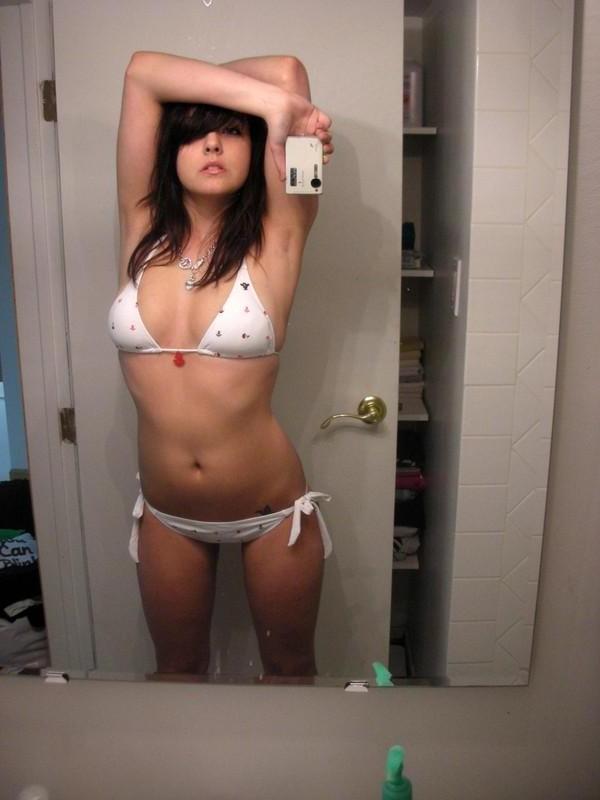 16P Photos of a gorgeous amateur camwhoring chick