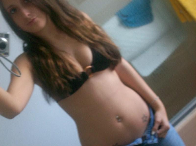 18P Wild chicks self-shoots in their bedrooms