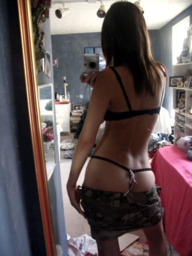 18P Wild chicks self-shoots in their bedrooms