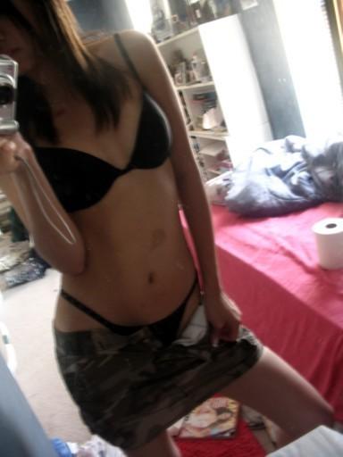 18P Wild chicks self-shoots in their bedrooms