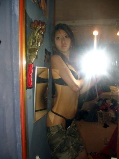 18P Wild chicks self-shoots in their bedrooms