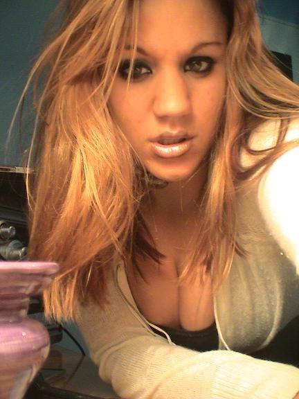 15P Photo set of busty self-shooting babes