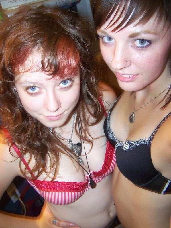 16P Brunette GFs selfpics
