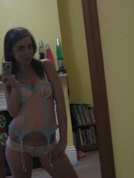 16P Brunette GFs selfpics