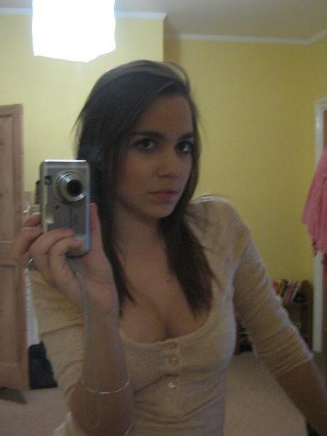 16P Brunette GFs selfpics