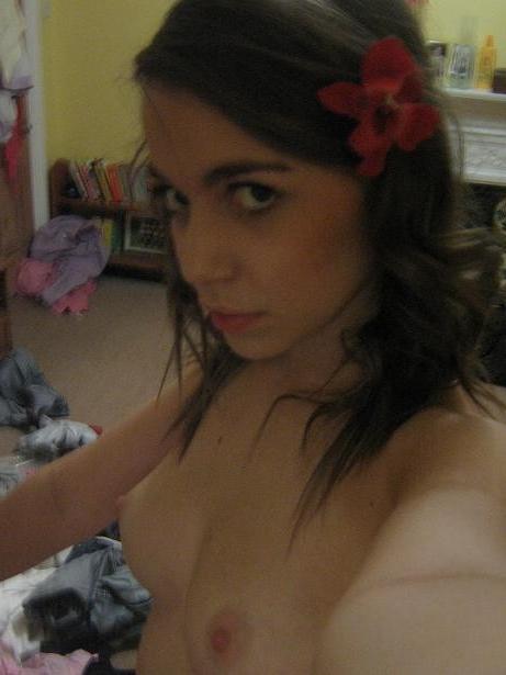 16P Brunette GFs selfpics