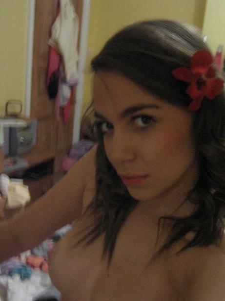 16P Brunette GFs selfpics
