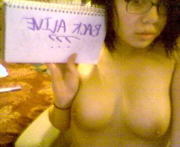 15P Asian teen tramp posing