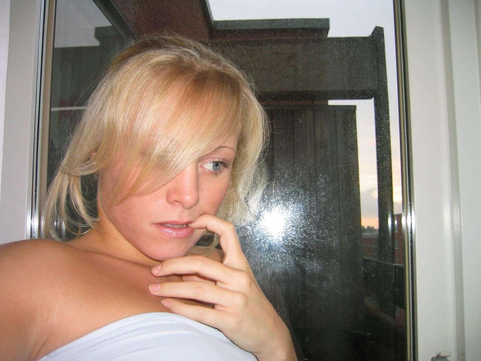 15P Showing nice tits