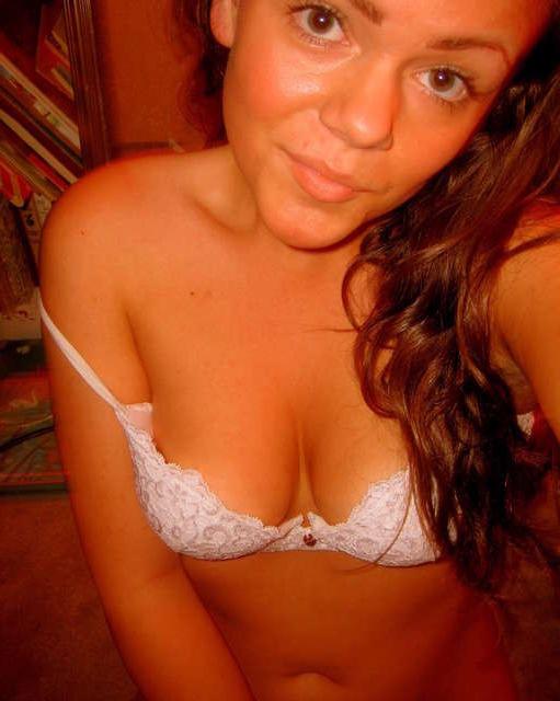 15P Brunette enjoying the sun