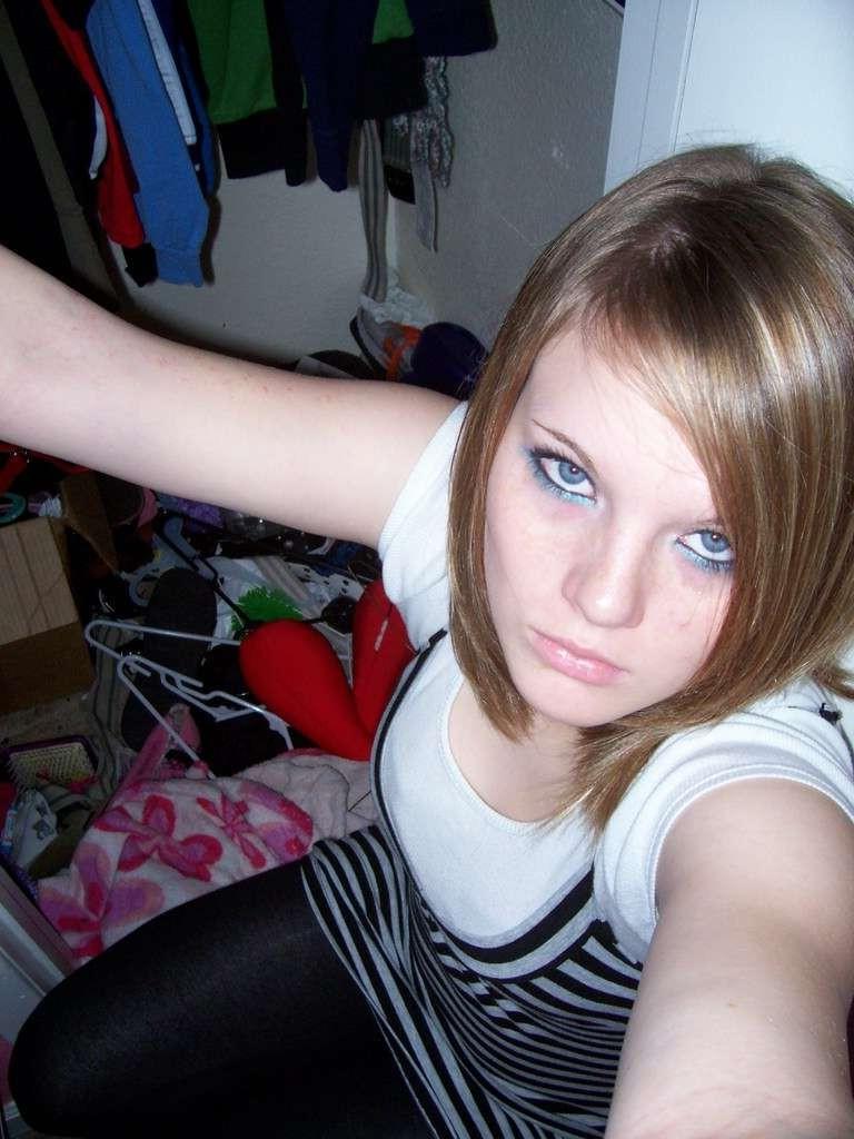 15P Selfshooting babes collection