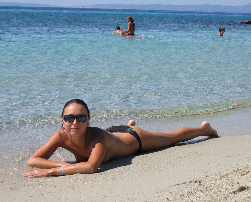 15P Beach babe
