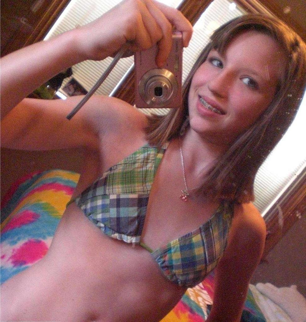 18P Various bikini babes