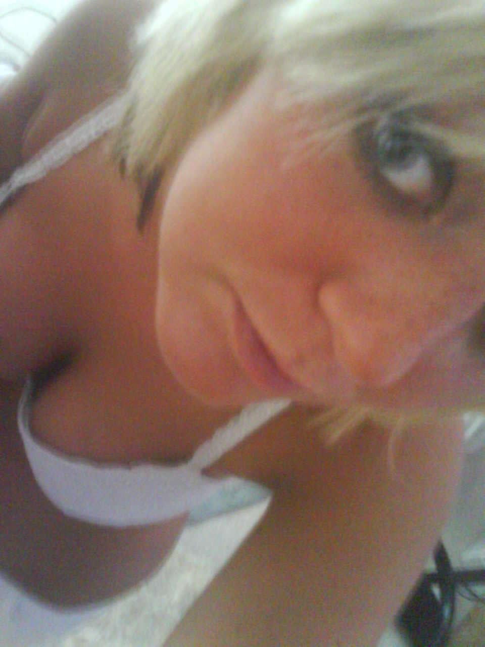15P Selfshooting blonde with nice tits part 2